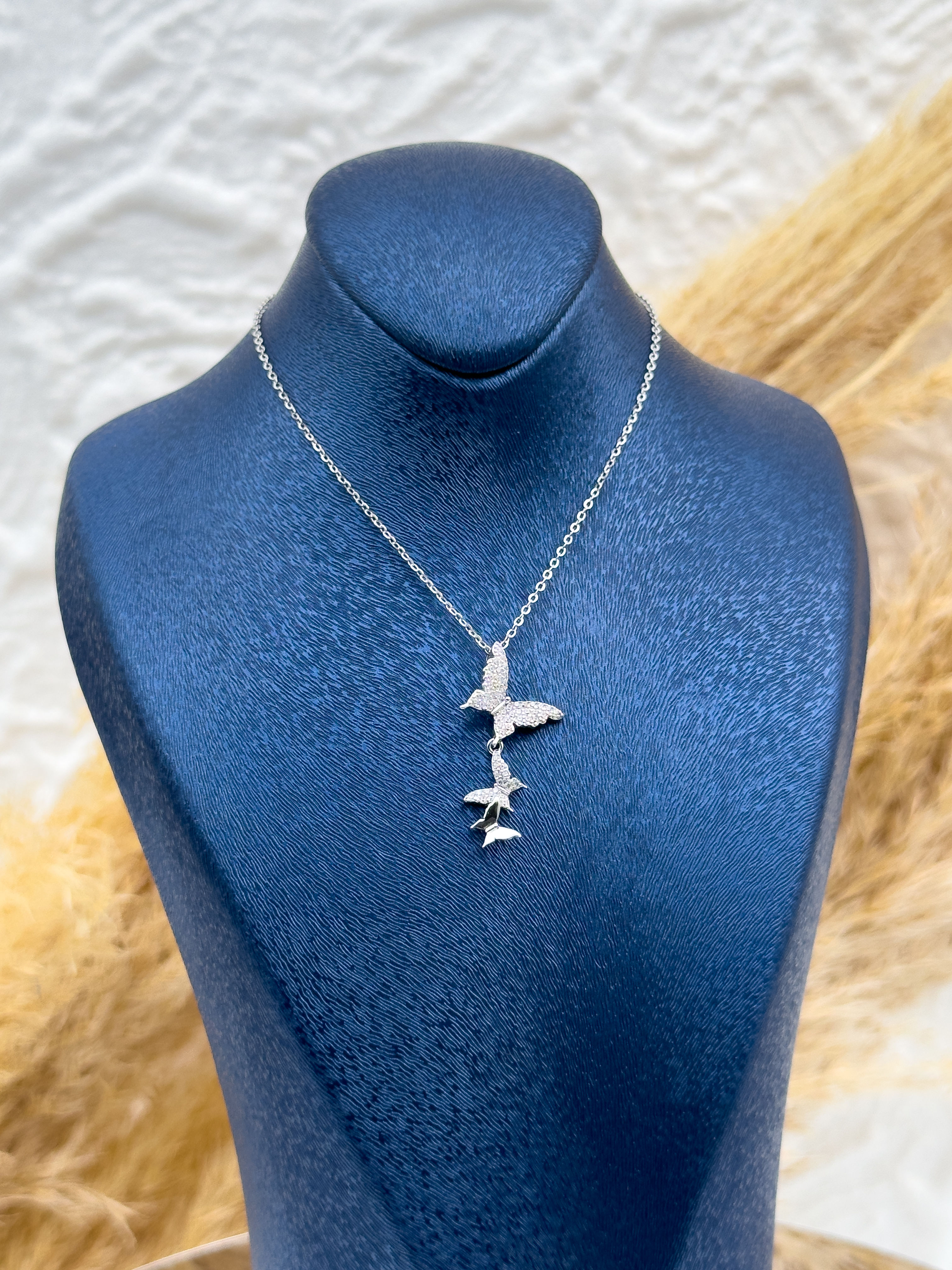 925 Ayar Gümüş Uçuşan Kelebekler Kadın Kolye – Özel Tasarım, Zarif Hediyelik